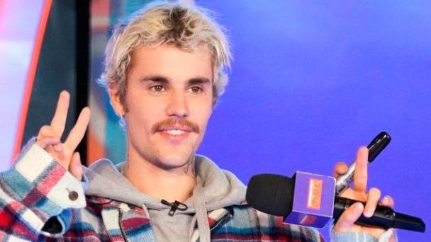 El cantante canadiense Justin Bieber actuará por primera vez en los premios Grammy