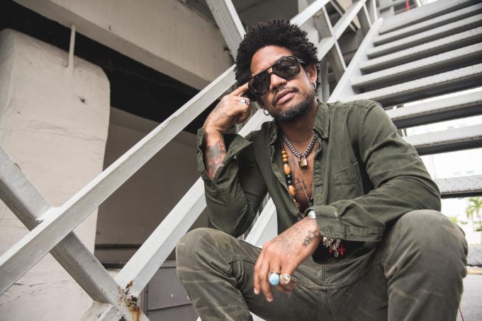 Centro médico se pronuncia tras denuncia pública del artista Vakeró