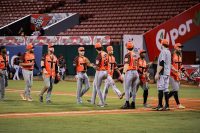 Toros del Este vencen a los Gigantes y siguen firmes en la pelea por la Serie Final