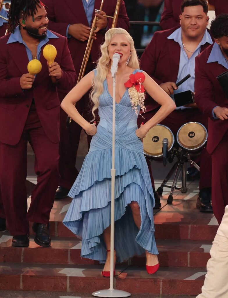 Diseñador dominicano Luar vistió a Lady Gaga en el show del Super Bowl - Noticias de hoy en República Dominicana | De Último Minuto