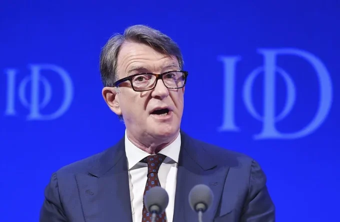 Policía británica libera bajo fianza al exministro Peter Mandelson tras el interrogatorio