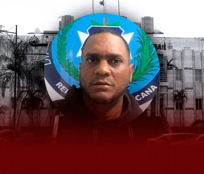 Ejército detiene a motociclista con arma de fuego ilegal y extranjeras indocumentadas en Montecristi