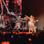 Shakira comparte inesperada reacción y mensaje tras sufrir una caída en su presentación inicial en El Salvador