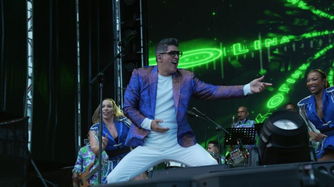 Eddy Herrera le canta a más de 350 mil personas en Carnaval de Santa Cruz de Tenerife 2026