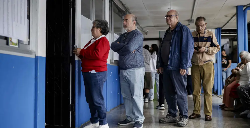 Cierran las urnas en Costa Rica y tribunal electoral comienza la recepción de resultados