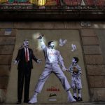 Un grafiti en Barcelona reivindica el mensaje de Bad Bunny en el Super Bowl 