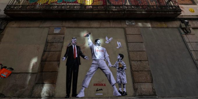 Un grafiti en Barcelona reivindica el mensaje de Bad Bunny en el Super Bowl 