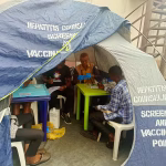 La lucha contra la hepatitis en África, en vilo por los recortes de EE UU: clínicas cerradas, menos pruebas e investigaciones canceladas