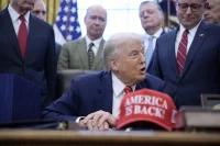 Trump dice que su arco del triunfo en Washington será "más grande que el de París"