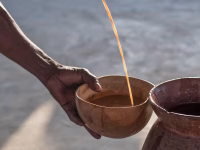 ‘Tchoukoutou’, la cerveza africana con un papel social que desborda lo gastronómico