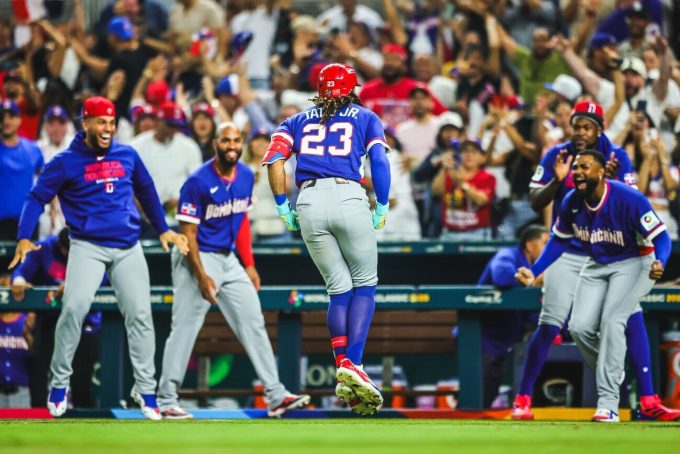 República Dominicana vence a Venezuela y avanza invicta a los cuartos de final del Clásico Mundial
