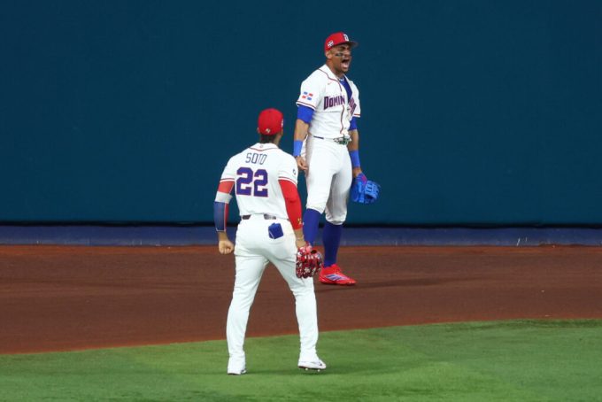 Julio Rodríguez protagoniza espectacular robo de jonrón ante Estados Unidos en el Clásico Mundial