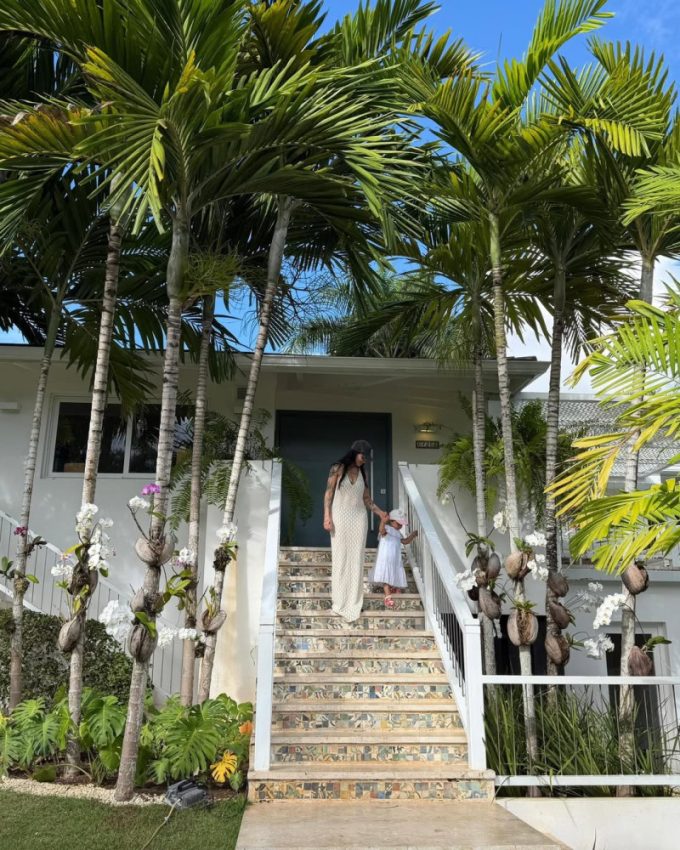 Cazzu publica nuevas fotos de su hija Inti tras negativas de Christian Nodal sobre su exposición en redes