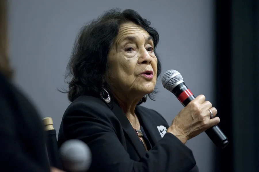 Dolores Huerta asume su "responsabilidad" por haber callado el abuso de César Chávez