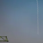 Arabia Saudí, Emiratos y Kuwait dicen que han interceptado ataques lanzados por Irán