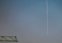 Arabia Saudí, Emiratos y Kuwait dicen que han interceptado ataques lanzados por Irán