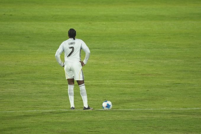 “Noche de Leyendas” termina 2-2 entre FC Barcelona y Real Madrid en Santo Domingo