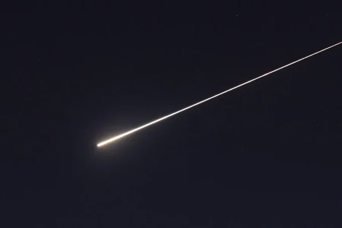 Irán lanza nuevos ataques contra Israel y objetivos estadounidenses en el golfo Pérsico