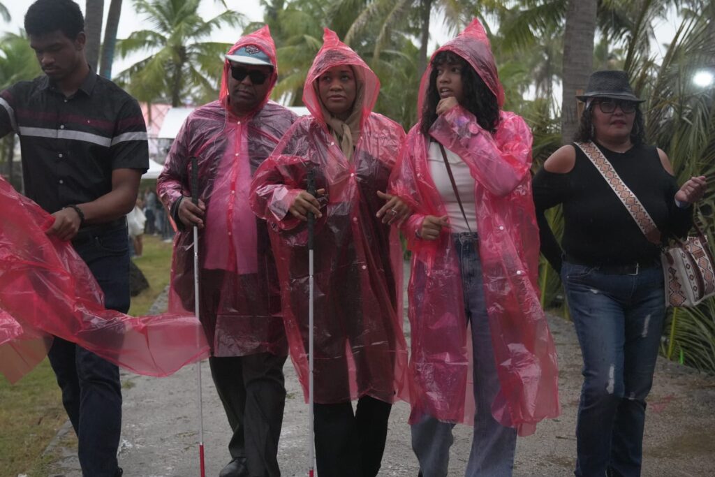 A pesar de la lluvia, la moda se impuso en el festival Isle of Light 2026 - Noticias de hoy en República Dominicana | De Último Minuto