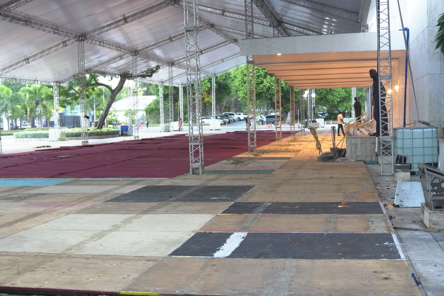 Inician los preparativos para la alfombra roja de Premios Soberano 2026