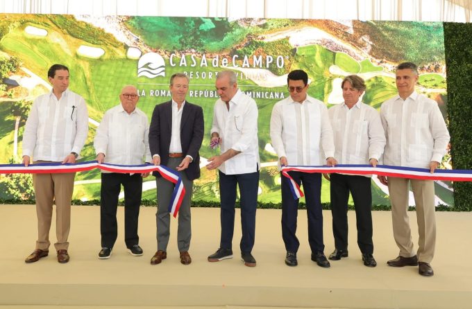 Abinader encabeza reapertura del campo de golf Teeth of the Dog en Casa de Campo