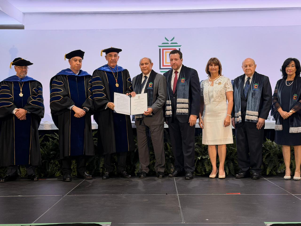 UNICARIBE gradúa a 218 nuevos profesionales y otorga doctorado Honoris Causa a Franklin García Fermín