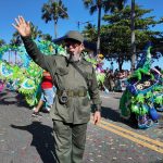 Comparsas y personajes de todo el país deslumbran en el Desfile Nacional de Carnaval 2026