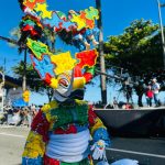 Un lechón de Santiago destaca en el Desfile Nacional de Carnaval con mensaje de concienciación sobre el autismo