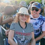 Pareja mexicana vive por primera vez el Carnaval dominicano y apoya a RD en el Clásico Mundial