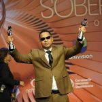 Santiago Matías dedica estatuillas de Premio Soberano 2026 a su abuela fallecida