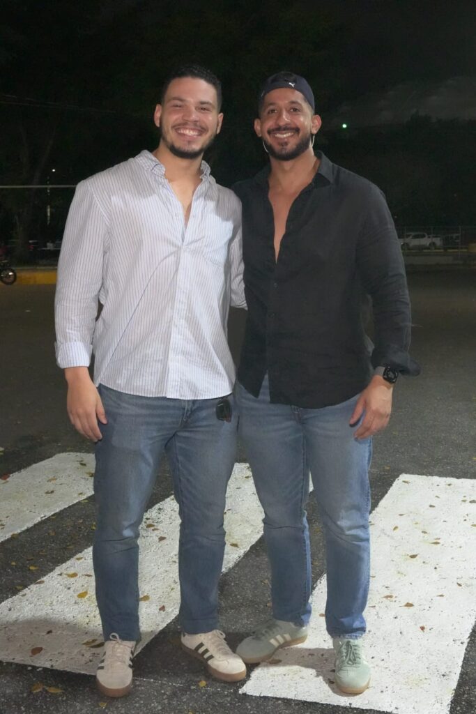 Fanáticos derrochan brillo, transparencia y mucha actitud en concierto de David Guetta | 11 | Fanáticos derrochan brillo, transparencia y mucha actitud en concierto de David Guetta - Noticias de hoy en República Dominicana | De Último Minuto