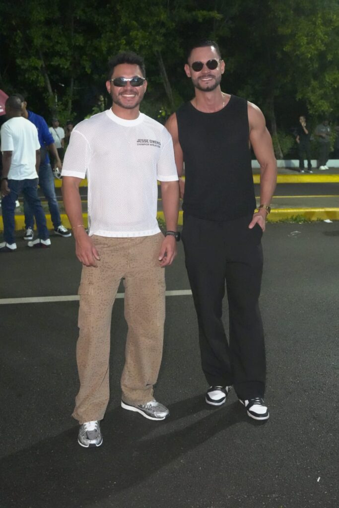 Fanáticos derrochan brillo, transparencia y mucha actitud en concierto de David Guetta | 4 | Fanáticos derrochan brillo, transparencia y mucha actitud en concierto de David Guetta - Noticias de hoy en República Dominicana | De Último Minuto