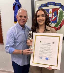 Jarabacoa reconoce a Claribel Adames "La Loba", por ganar como Locutora del Año en los Premios Soberano 2026