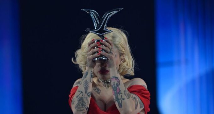 Mon Laferte logra la mayor audiencia del Festival de Viña del Mar 2026 y recibe la Gaviota de Platino