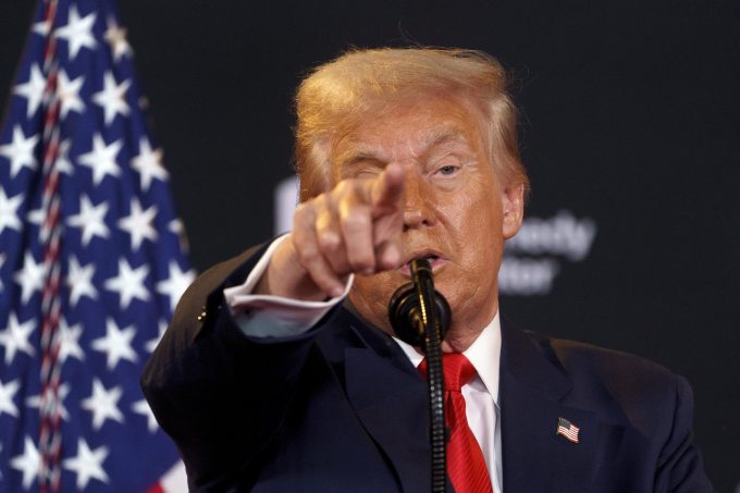 Trump amenaza con atacar las centrales eléctricas de Irán si no abre el estrecho de Ormuz